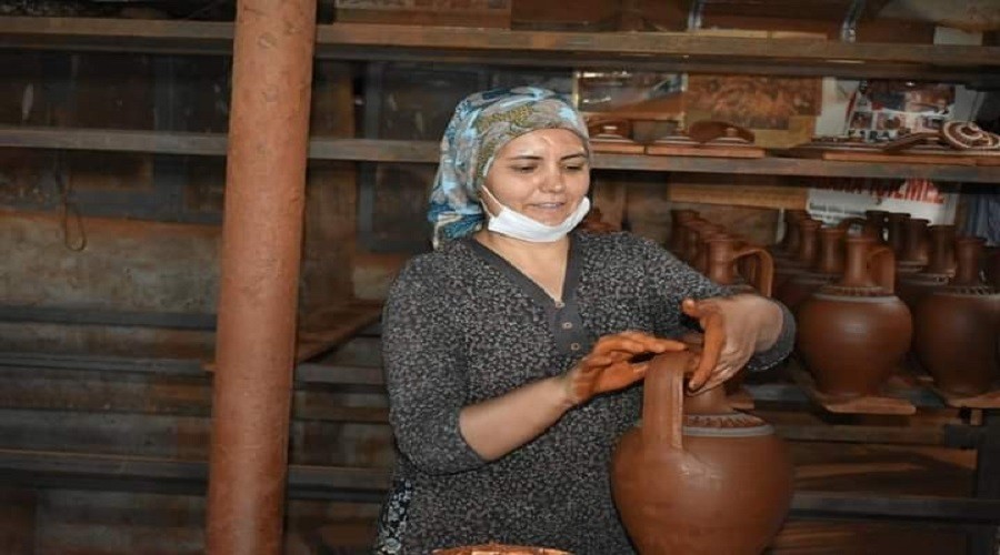 Anne-kız çalışıp üniversiteli oldular