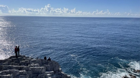 Antalya'da dalglar kayp Sedanur iin daldlar