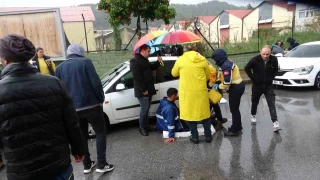 Antalya'da kırmızı ışıkta araçtan indirilen şahıs bıçaklandı