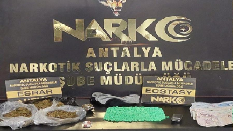 Antalya'da piyasaya sürülmeye çalışılan 9 kilo eroin polise takıldı