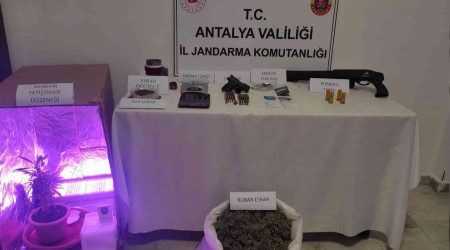 Antalya'da piyasaya sürülmeye hazırlanan uyuşturucu ele geçirildi