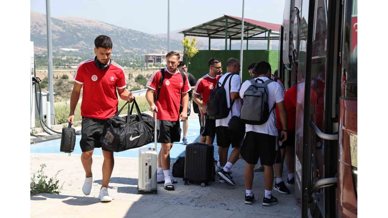 Antalyaspor Burdur'da kampa girdi