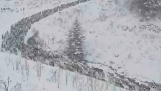 Anzer Yaylası'na kar yağdı, her yer beyaza büründü