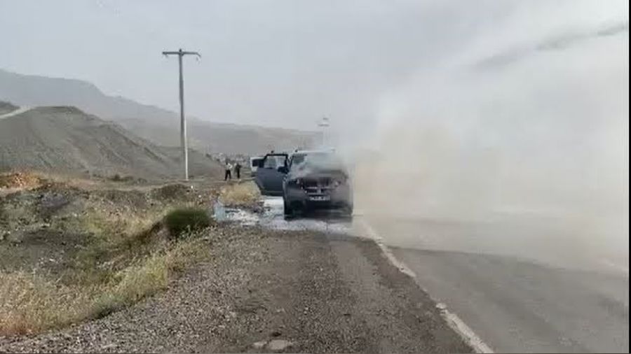 Araç alev aldı, TOMA söndürdü