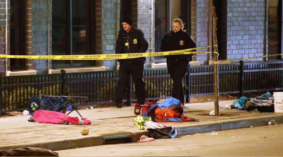 Arac�yla Noel kutlayan kalabal��a dald�: 5 �l�, 40 yaral�