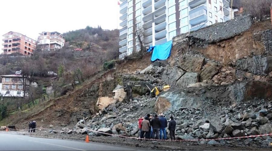 Artvin'de 52 hanelik bina tahliye edildi