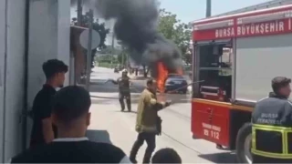 Ar scak seyir halindeki otomobili yakt