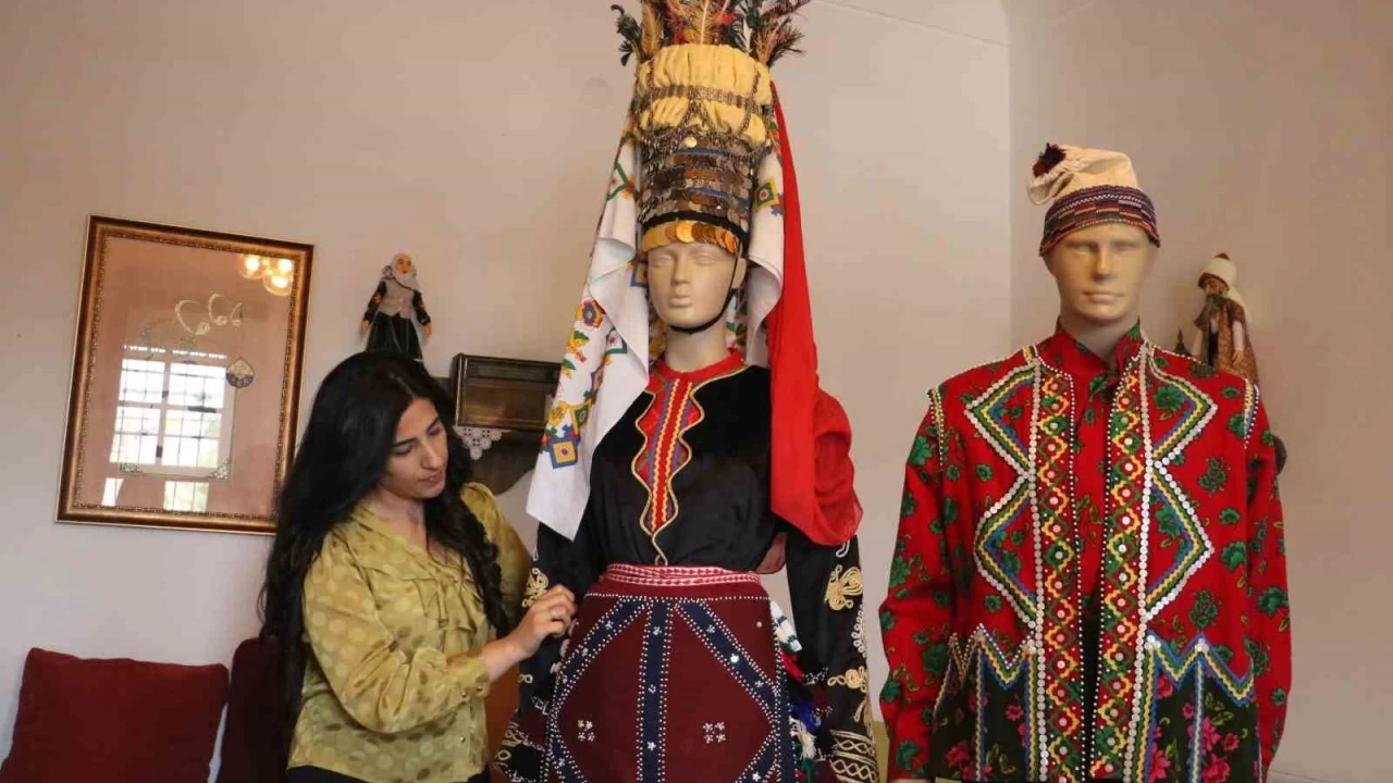 As�rl�k k�lt�r sand�klarda kald�