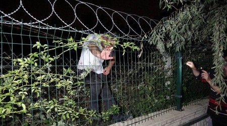 Askeri birliğin tel örgülerindeki terörist değil alkollü şahıs