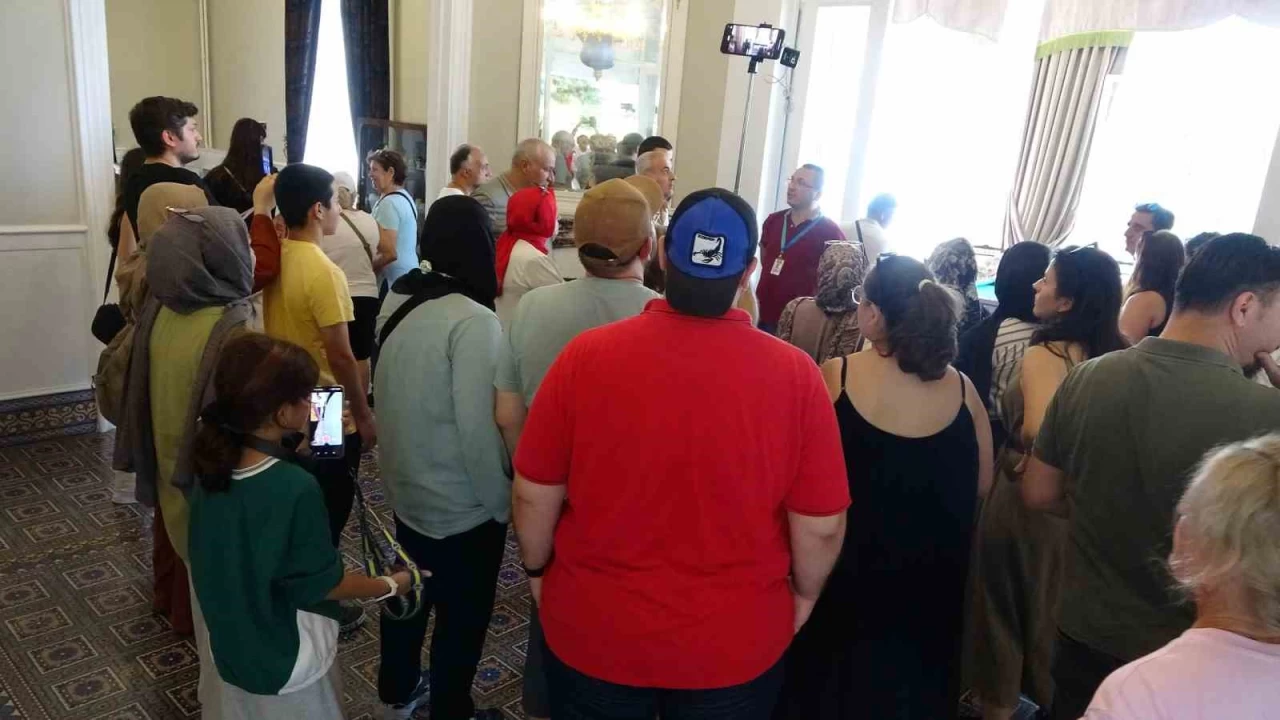 Atat�rk'�n vasiyetini yazd��� Atat�rk K��k�'ne ziyaret�i ak�n�