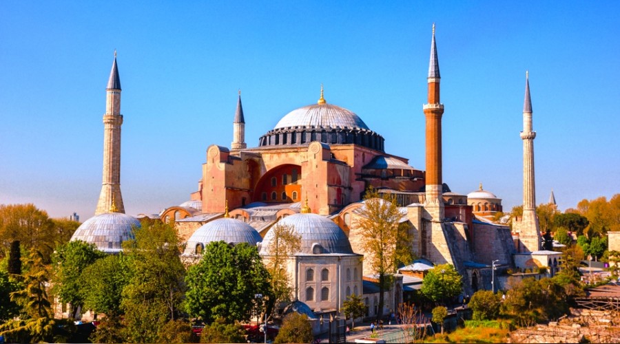 Ayasofya'ya 3 imam, 5 müezzin atandı