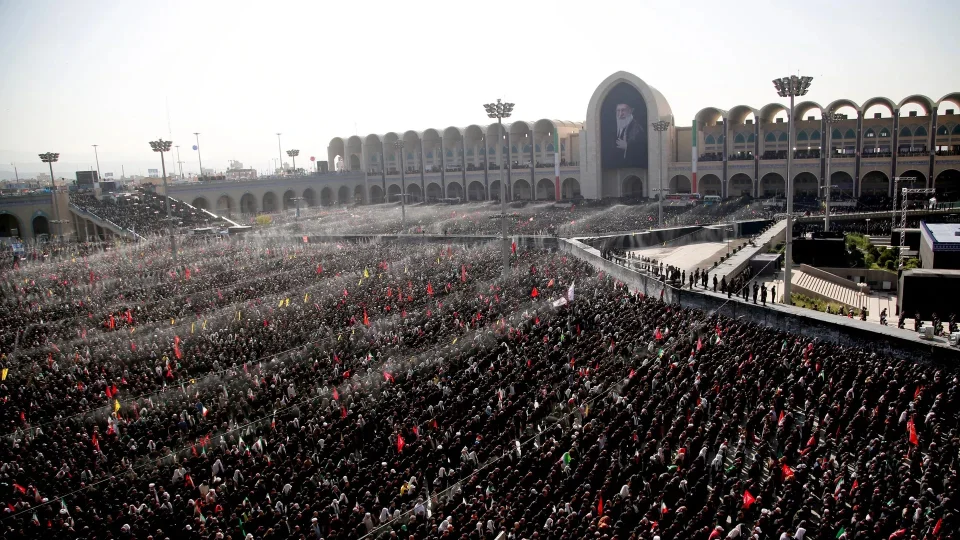 Ayetullah Ali Hamaney i�in Tahran'da cenaze namaz� k�l�nd�