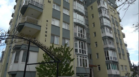 Aynı aileden 3 kişi evde baygın halde bulundu