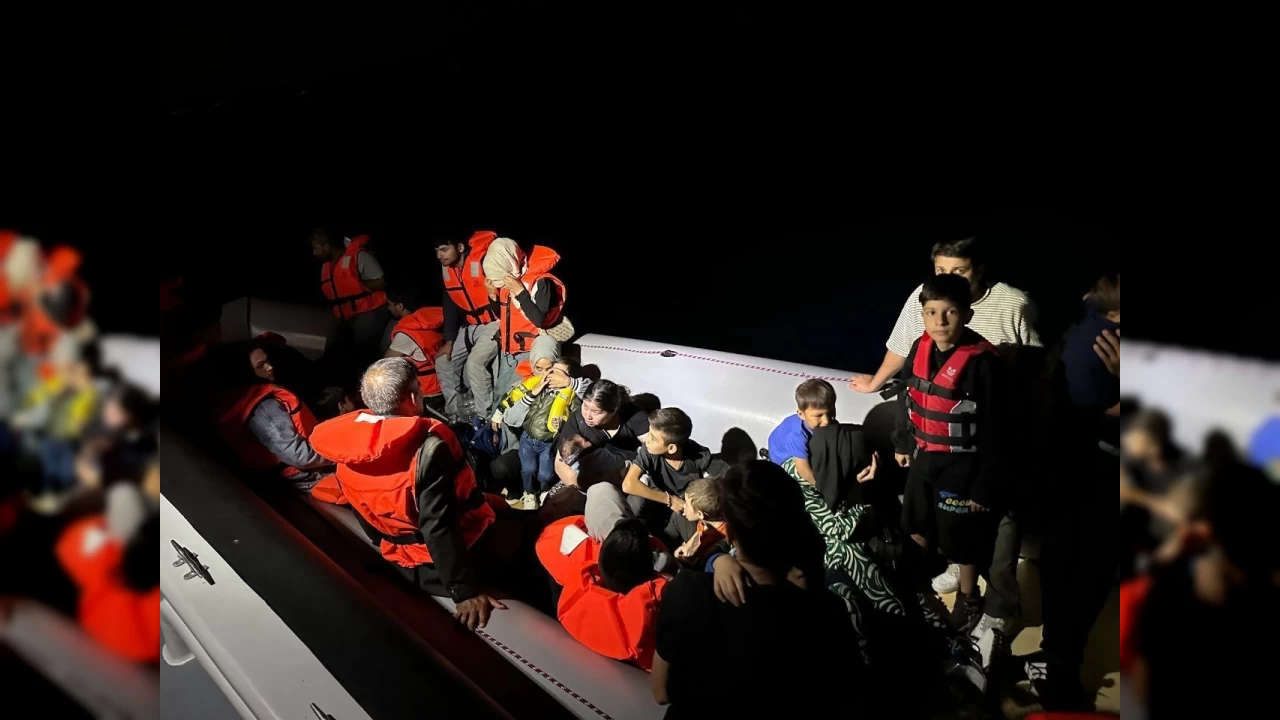 Ayvalk aklarnda 27'si ocuk 64 dzensiz gmen kurtarld
