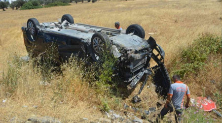 Ayvalık'ta 2 araç çarpıştı, 5 kişi yaralandı