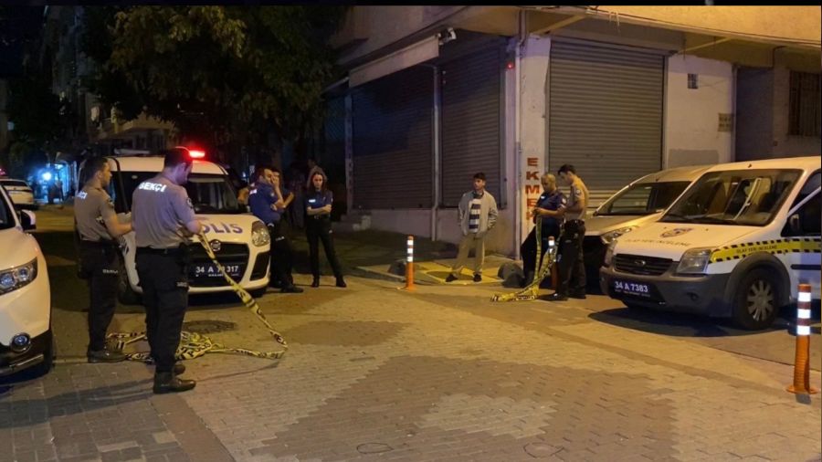 Ba�c�lar'da maskeli grup sokaktaki 3 ki�iye ate� a�t�