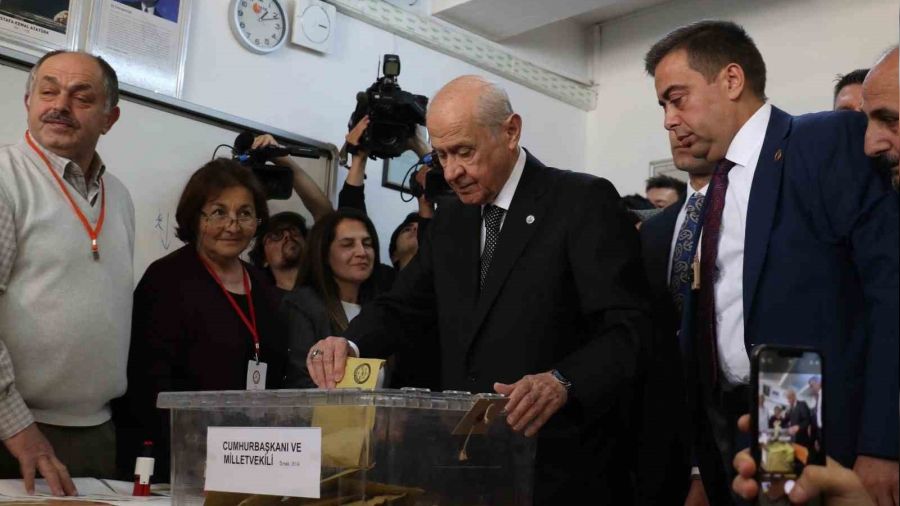 Bah�eli: Se�im sonu�lar�n� partimizden takip edece�im