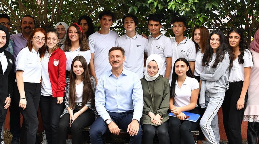 Bah�elievler'de  gen�lere kamp�s har�l���