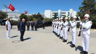 Bakan Gler, stanbul Tersanesi Komutanln ziyaret etti