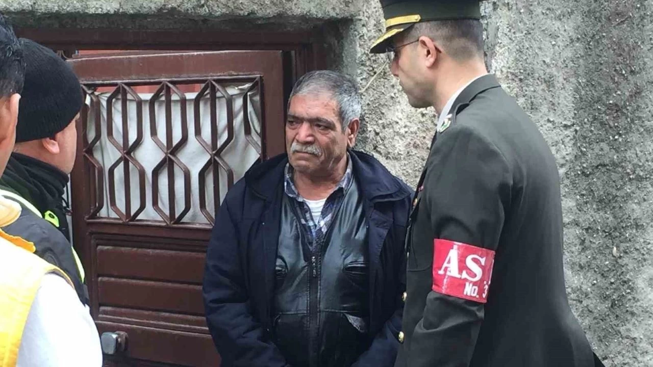 Bakışlarıyla hafızalara kazınan acılı baba hayatını kaybetti