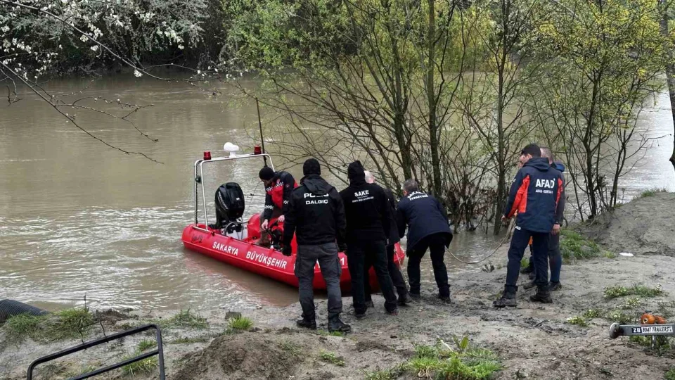 Bal��� almak istedi, ip kopunca nehre d��t� ve kayboldu