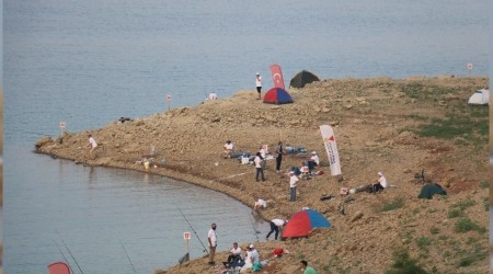 Balık tutmak için yarıştılar
