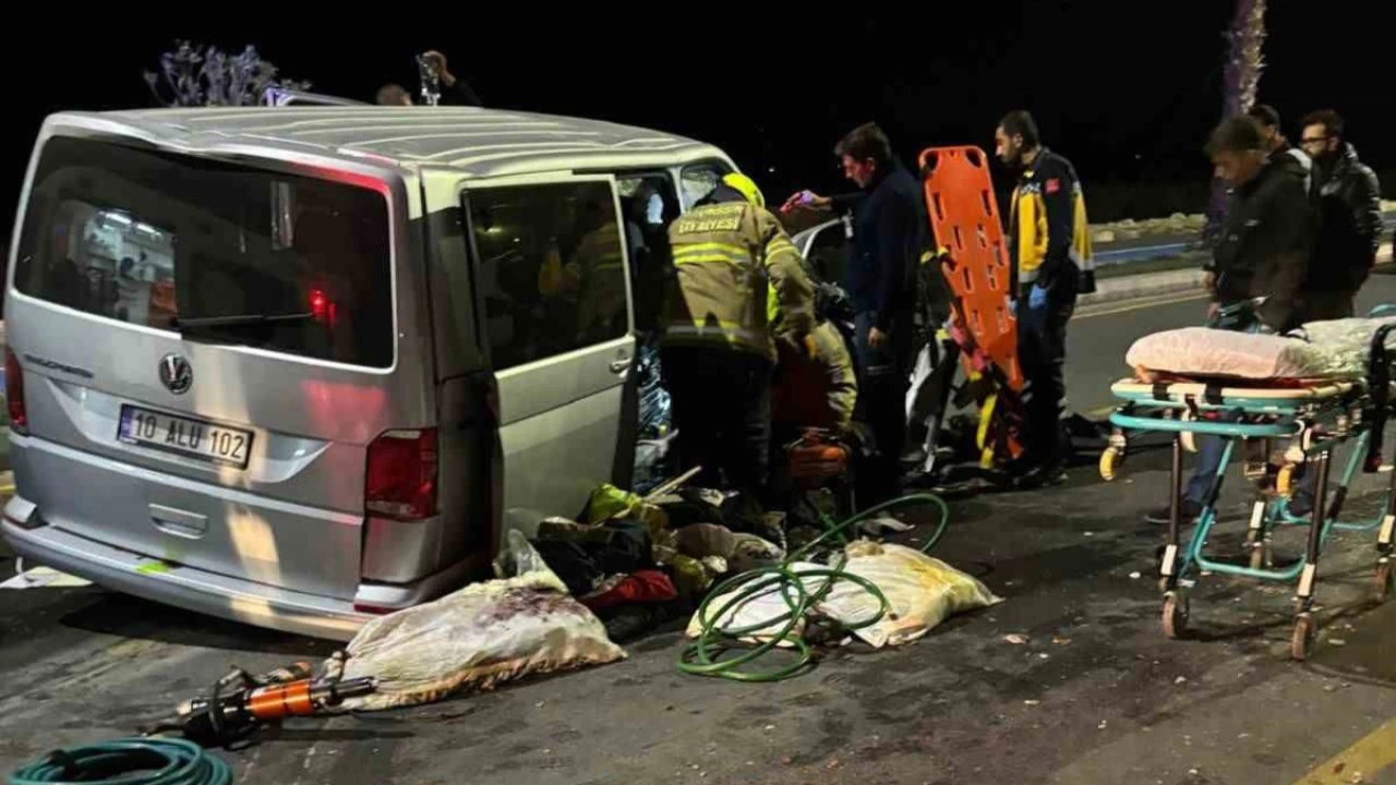 Balıkesir'de minibüs takla attı: 1 ölü, 4 yaralı