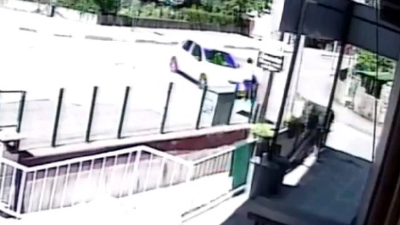 Bartın'da anne ve çocuğuna otomobil çarptı