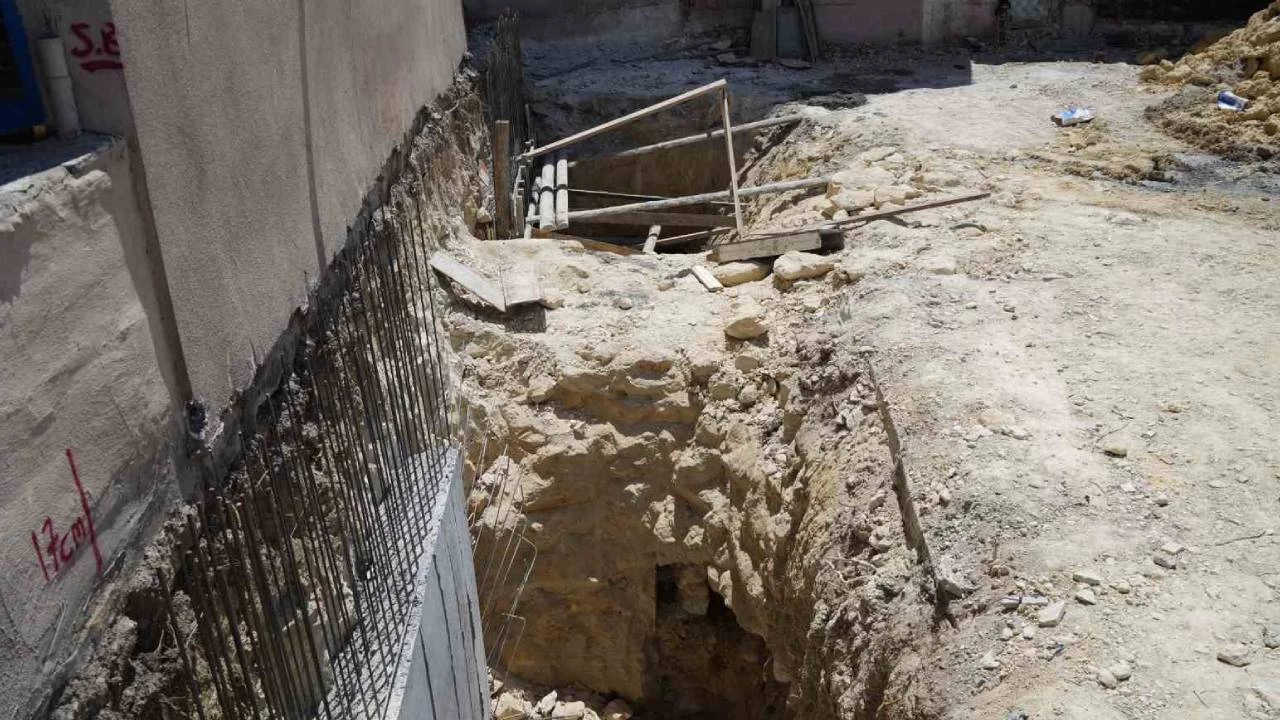 Ba�ak�ehir'de in�aat �al��mas� s�ras�nda ma�ara ve kanal bulundu