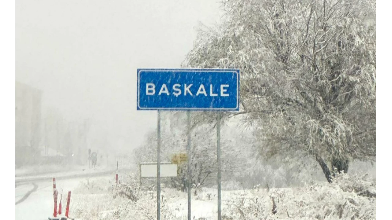 Başkale beyaza büründü