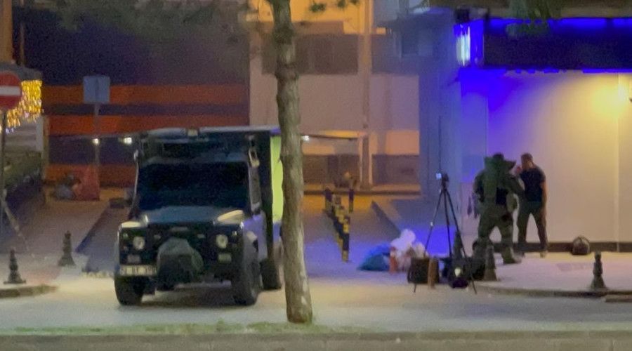 Batman'da ��pheli �anta i�inden el bombas� ��kt�