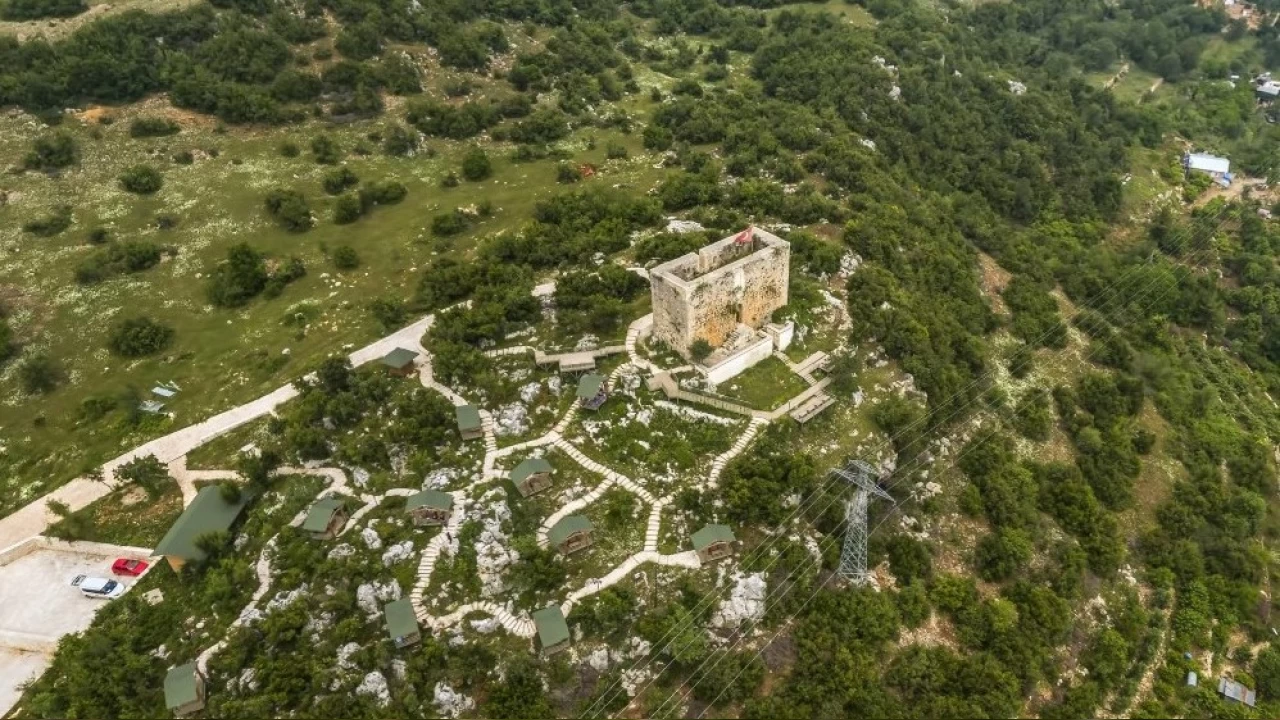 Belenke�lik Kalesi: Tarihin izlerini ta��yan bir kaya �zerindeki �ato