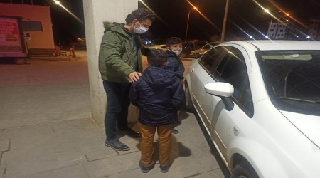 Benzin bitince park edip kaçtılar