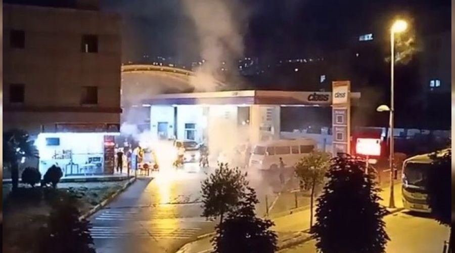 Benzinlikte havai fişek atan şehir magandaları