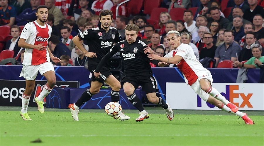 Beşiktaş Ajax'a 2-0 mağlup oldu