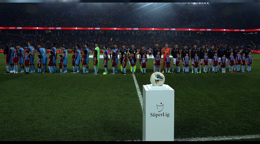 Be�ikta� kar��s�nda ilklerin pe�inde