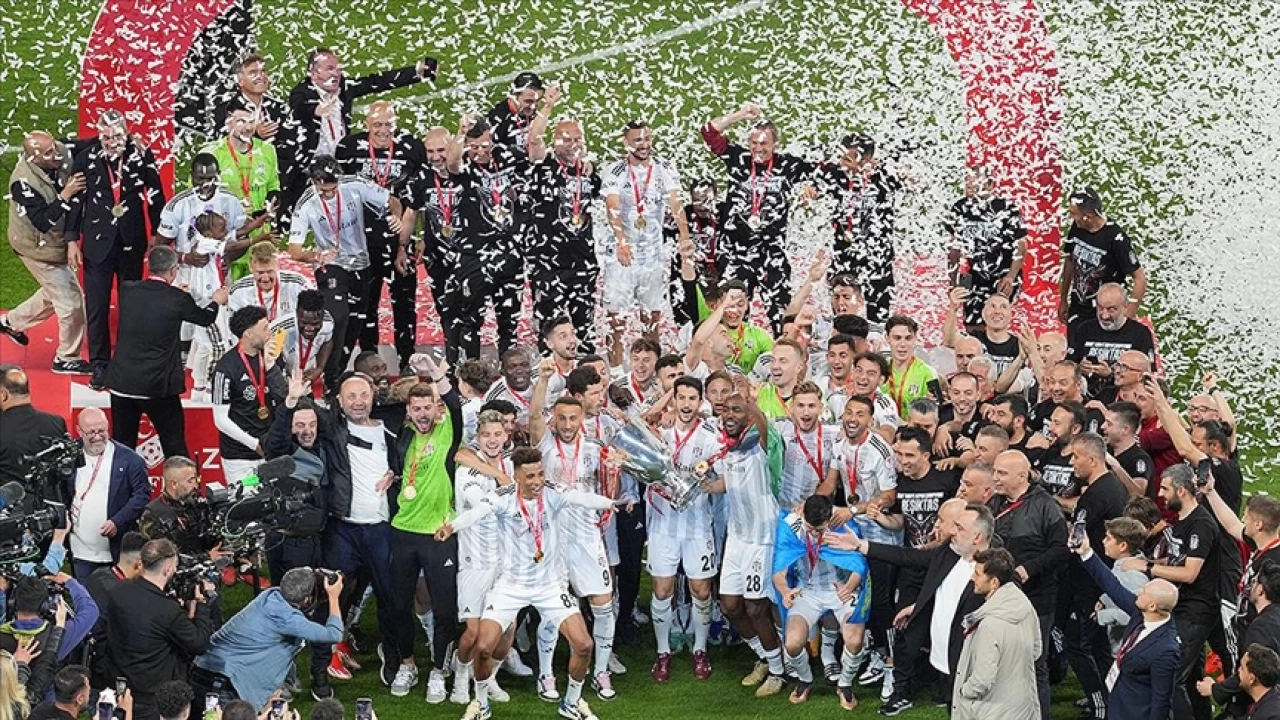 Beşiktaş'ta görkemli kutlama