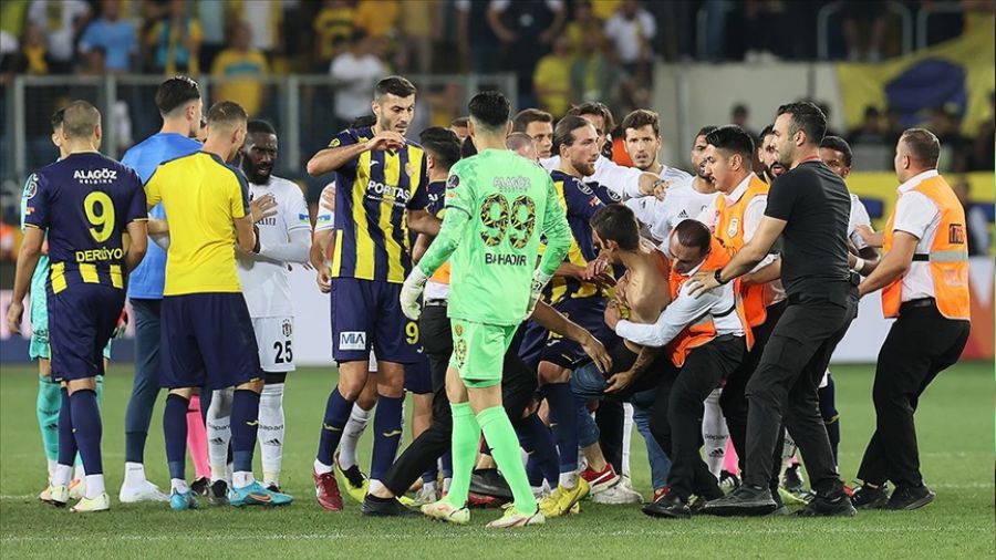 Beşiktaş'tan holigan ve Ömer Erdoğan'a sert tepki