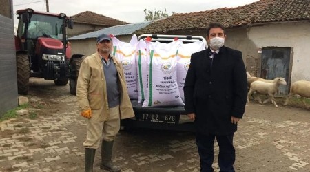 Bigalı çiftçilere, İtalyan çim tohumu dağıtıldı