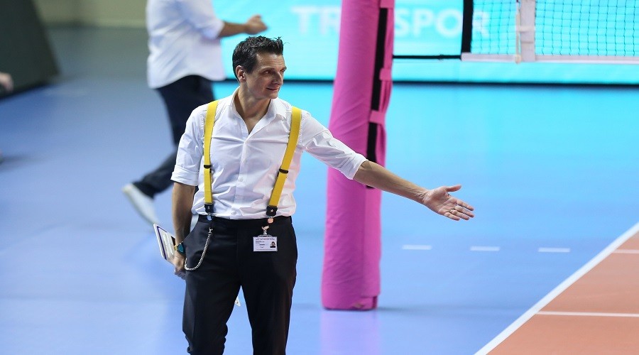 "Bilei bklemeyen ampiyon VakfBank" gl admlarla ilerliyor