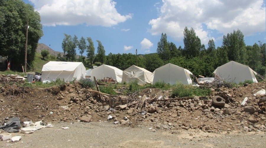 Bingöl'de depremin yaraları sarılıyor