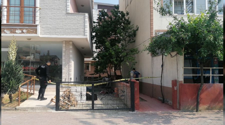 Bir anl�k dalg�nl�k can�na mal oldu