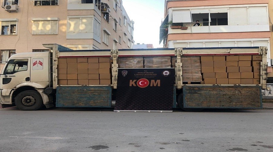 Bir kamyon dolusu kaçak içki ele geçirildi