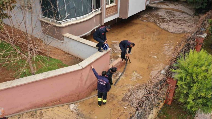 Bir yılda yağan yağmurun dörtte biri bir gecede yağdı