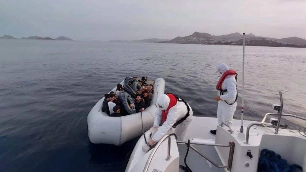 Bodrum a��klar�nda 22 d�zensiz g��men yakaland�