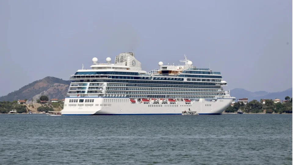 Bodrum'a "Allura" kruvaziyeriyle 1142 turist geldi