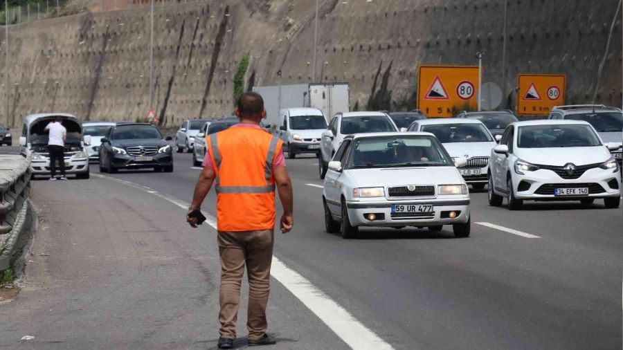 Bolu Da��'nda tatilcilerin trafik yo�unlu�u