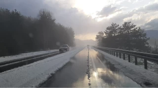 Bolu'da dolu etkili oldu, yollar beyaza brnd