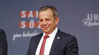  Bolu'da g�revden uzakla�t�r�lan belediye ba�kan� Tanju �zcan'�n da aralar�nda oldu�u 19 san�kl� "irtikap" iddianamesi kabul edildi. �zcan hakk�nda 263 y�la kadar hapis istendi