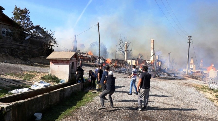 Bolu'da k�yde ��kan yang�n 12 evi k�l etti